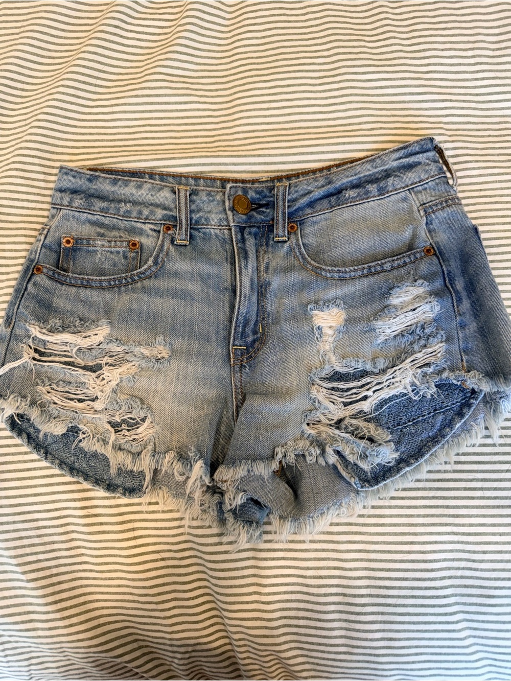 American Eagle - Hi-Rise Festival Short - Size 2